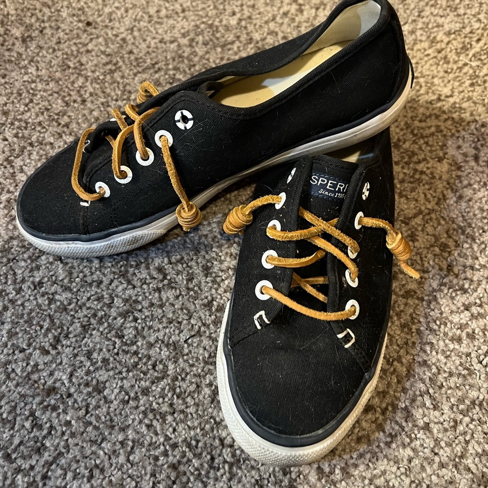 Women’s size 8 Sperry slip on sneakers